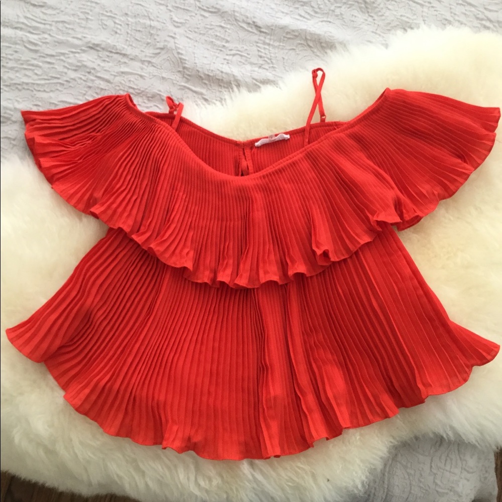 Size Small Red Top - Picture 4 of 4